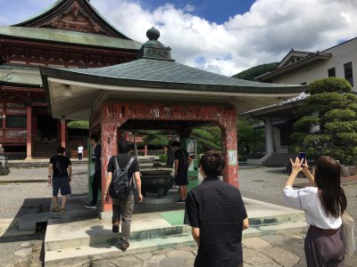 牛にひかれて善光寺、あれ？ここは山梨？