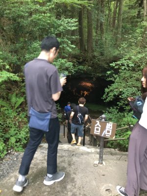 富士山の氷穴、ひんやりします．．．